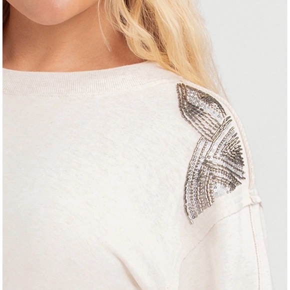 NWT Jessica Simpson Cream Cropped Sweatshirt with Silver Sequin Shoulders Sz L - Picture 3 of 9
